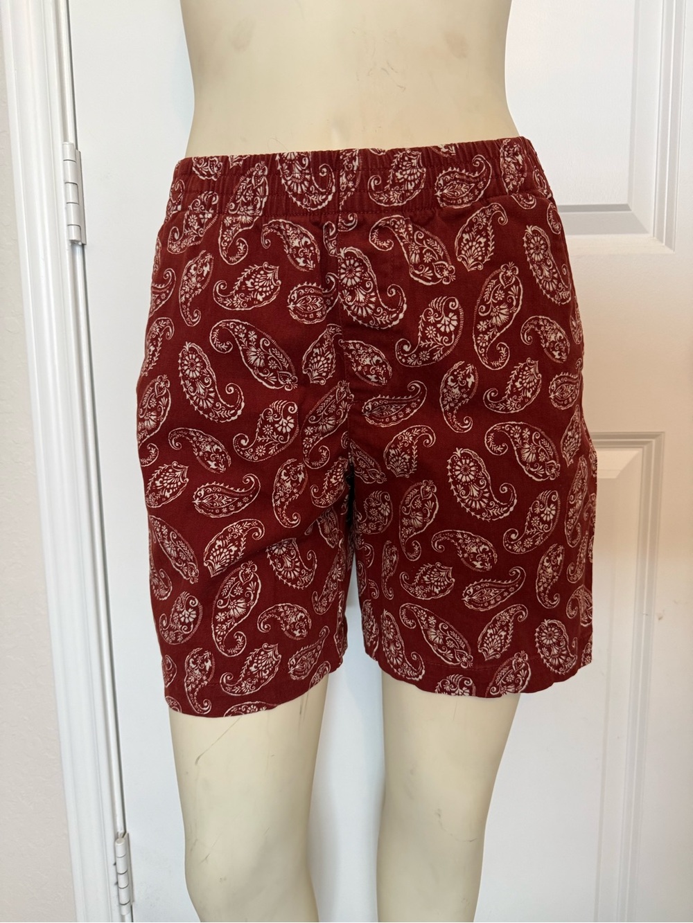 Land's End Mid Rise Pull On 7” Brown and White Paisley Cotton Shorts